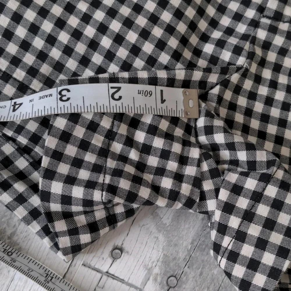 GAP Black & White Checkered City Shorts 3" inseam size 2 - Picture 7 of 12